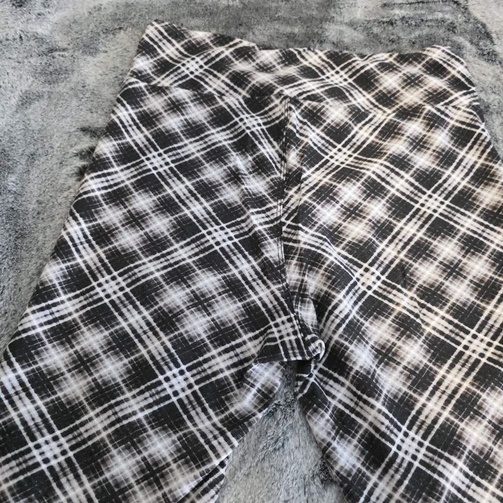 LuLaRoe Monochrome Checkered Leggings - Picture 3 of 3